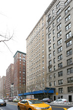 698 Realty LLC in New York, NY - Building Photo - Building Photo