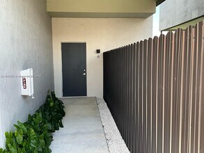 135 SW 114th Ave in Miami, FL - Building Photo - Building Photo