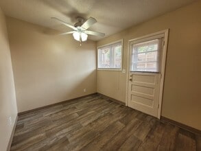 Clover Hills Apartments in West Des Moines, IA - Building Photo - Building Photo