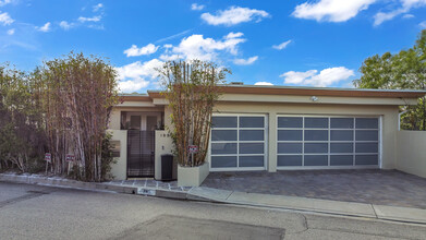 1991 Stradella Rd in Los Angeles, CA - Building Photo - Building Photo