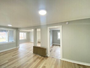 241 S Main St in Newmarket, NH - Building Photo - Building Photo