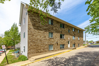 Forest Ridge in Iowa City, IA - Foto de edificio - Building Photo