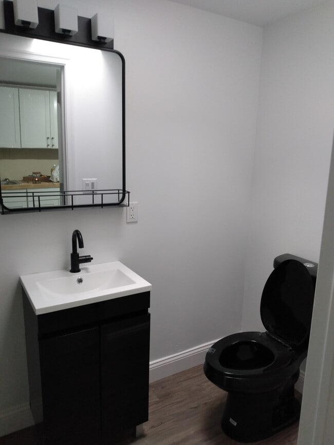 property at 1209 W 2nd St