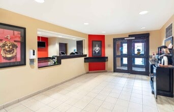 Furnished Studio-Fairfield - Napa Valley in Fairfield, CA - Building Photo - Building Photo