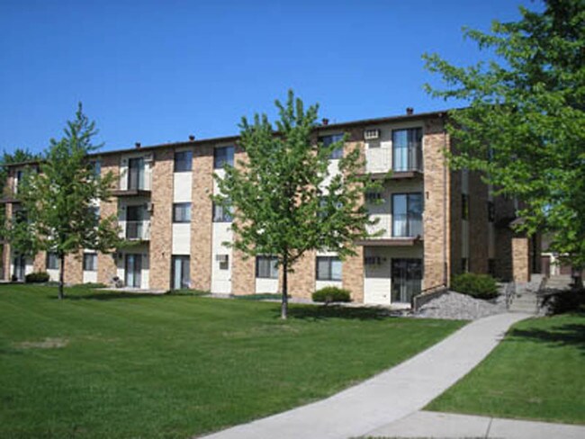 Granger Court in Fargo, ND - Building Photo - Building Photo