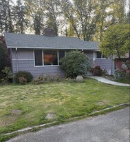 8904 Monte Cristo Dr in Everett, WA - Building Photo