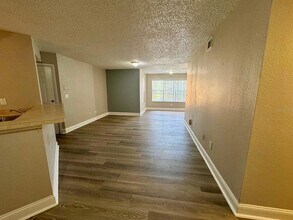 4560 Commander Dr, Unit 1321 in Orlando, FL - Building Photo - Building Photo