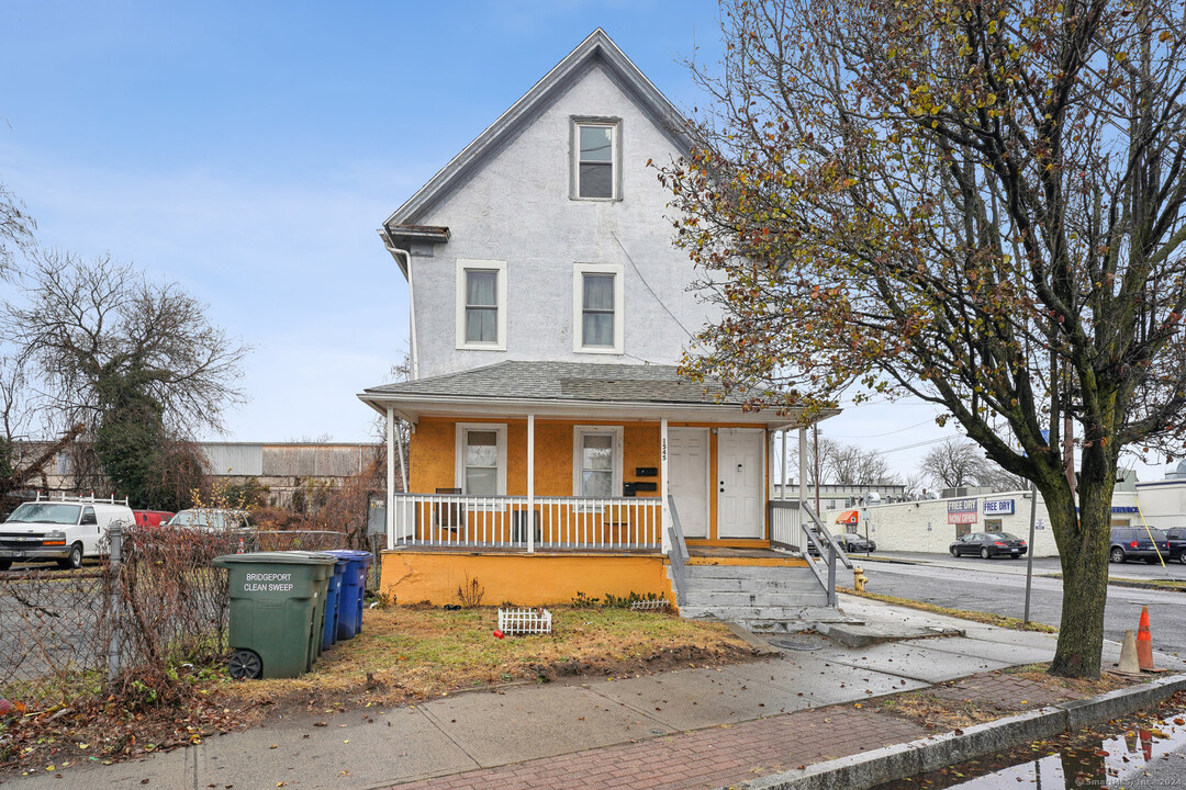 1545 Barnum Ave in Bridgeport, CT - Building Photo