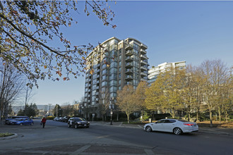 One Park Lane in North Vancouver, BC - Building Photo - Building Photo