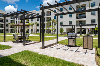 Cape Southwest 97 in Cape Coral, FL - Foto de edificio - Building Photo