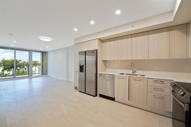 1500 Bay Rd, Unit N-1107 in Miami Beach, FL - Foto de edificio - Building Photo
