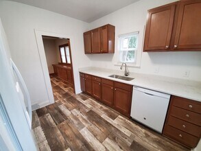 3214 E University Ave in Des Moines, IA - Building Photo - Building Photo