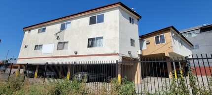 2340 Crenshaw Blvd in Los Angeles, CA - Building Photo - Building Photo