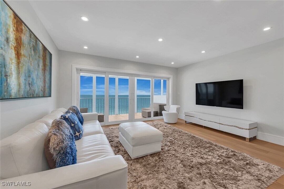 2885 Gulf Shore Blvd N in Naples, FL - Building Photo