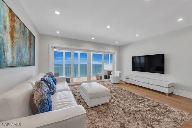property at 2885 Gulf Shore Blvd N