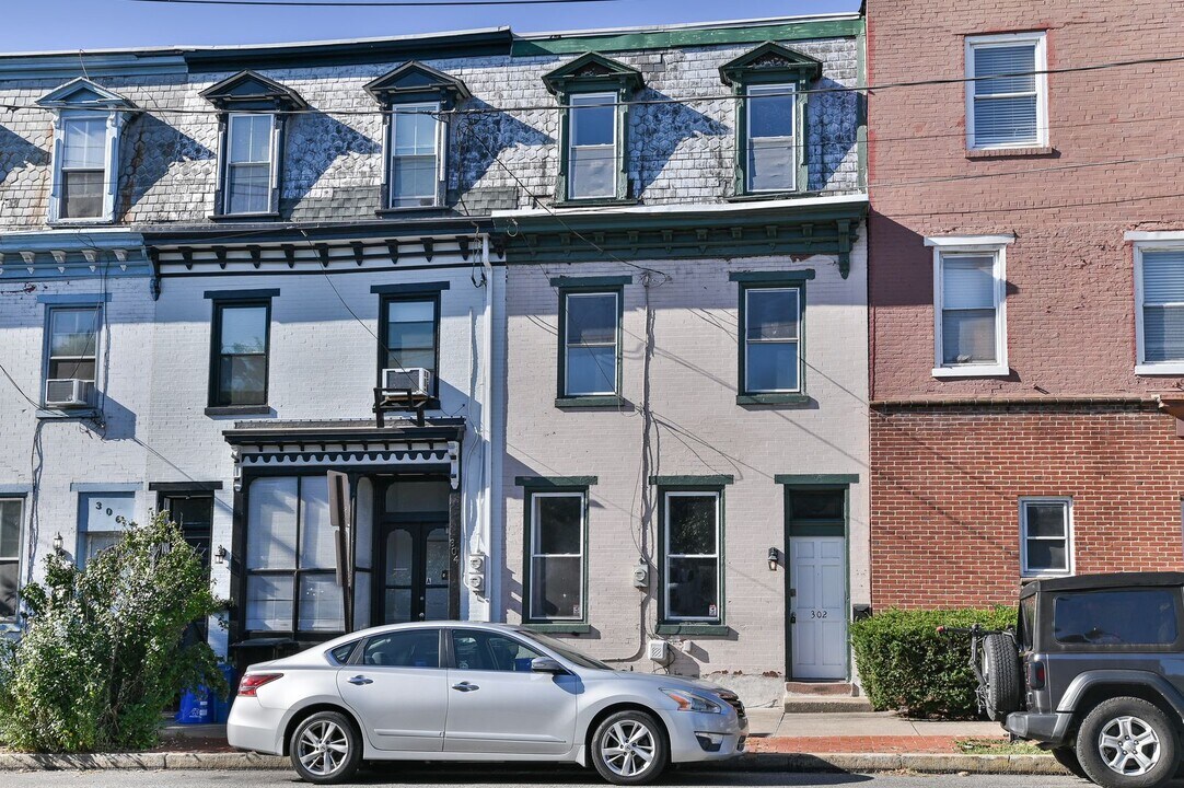 302 S 2nd St in Harrisburg, PA - Building Photo