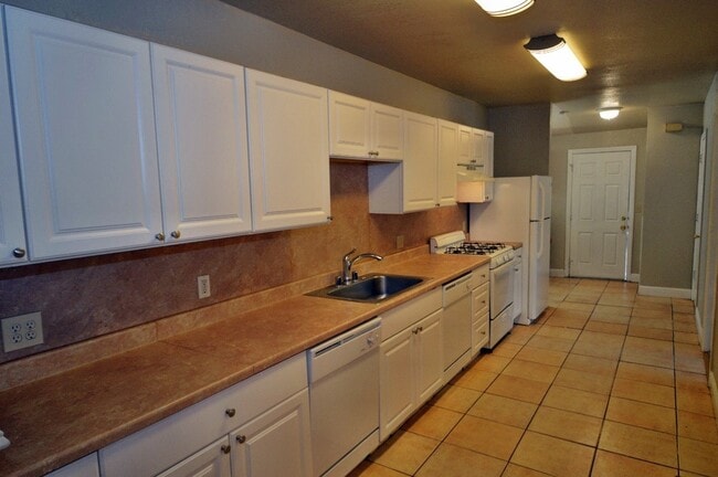206 Hazel St in Chico, CA - Building Photo - Building Photo