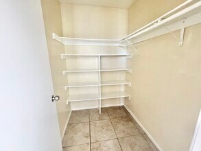 4081 Rosecrans Ave in Hawthorne, CA - Building Photo - Building Photo