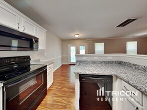 6716 Commack Dr in Charlotte, NC - Building Photo - Building Photo