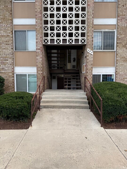 582 Wilson Bridge Dr, Unit C1 in Oxon Hill, MD - Foto de edificio
