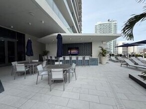 275 1st Ave S in St. Petersburg, FL - Building Photo - Building Photo