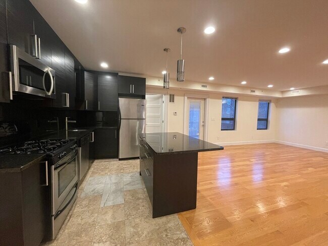 1616 Beacon St, Unit 3