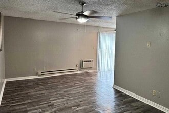 2612 Southwest Pkwy in Wichita Falls, TX - Foto de edificio - Building Photo
