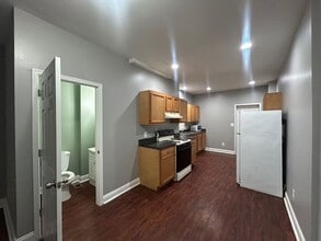 2800 Winchester St in Baltimore, MD - Building Photo - Building Photo