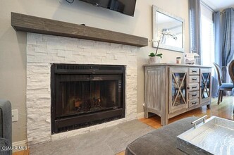 2438 Pleasant Way in Thousand Oaks, CA - Building Photo - Building Photo