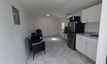 2440 NW 99th St in Miami, FL - Building Photo - Building Photo