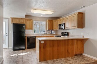 1077 1675 S in Ogden, UT - Foto de edificio - Building Photo