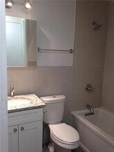 350 W 50th St in New York, NY - Foto de edificio - Building Photo