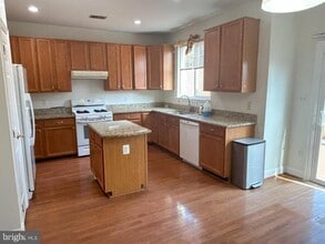 6443 McCoy Rd in Centreville, VA - Building Photo - Building Photo