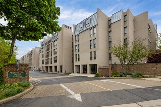 Winnetka Mews in Winnetka, IL - Building Photo - Building Photo