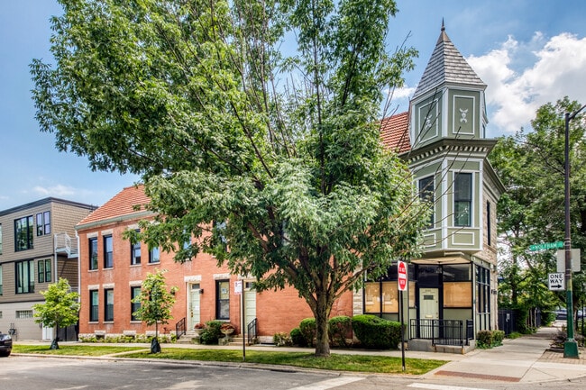 property at 2825 N Damen Ave