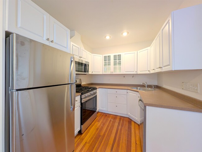 9 Locke St, Unit #1 in Cambridge, MA - Building Photo - Building Photo