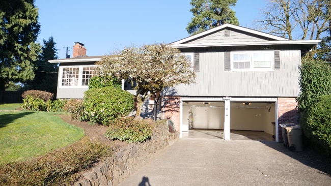 1525 Ivy Ct in Lake Oswego, OR - Building Photo - Building Photo