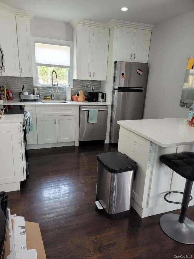 150 Ponquogue Ave in Hampton Bays, NY - Building Photo - Building Photo