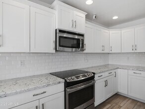 5201 E Fellars Dr in Scottsdale, AZ - Building Photo - Building Photo