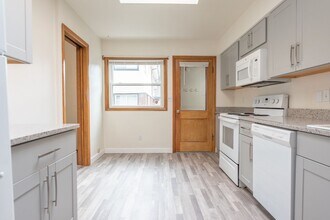 7222-7224-7224 NE Tillamook St in Portland, OR - Building Photo - Building Photo