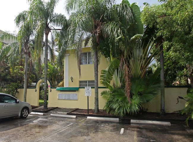 City Garden Apartments in Fort Lauderdale, FL - Building Photo - Building Photo