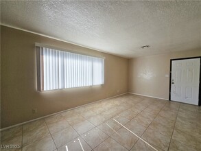 6917 Mendon Ln in Las Vegas, NV - Building Photo - Building Photo