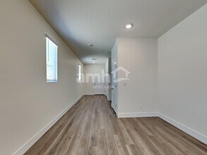 513 Sacred Lotus Pl in Henderson, NV - Building Photo - Building Photo
