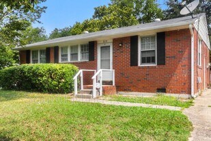 819 Hadley Rd in Raleigh, NC - Building Photo