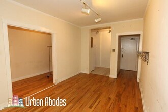 515 W Melrose St, Unit A05C in Chicago, IL - Building Photo - Building Photo