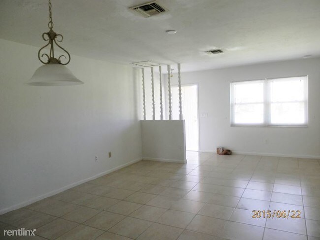 10022 8th St N in Naples, FL - Building Photo - Building Photo