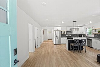 Room in House on Peeples St SW in Atlanta, GA - Building Photo - Building Photo