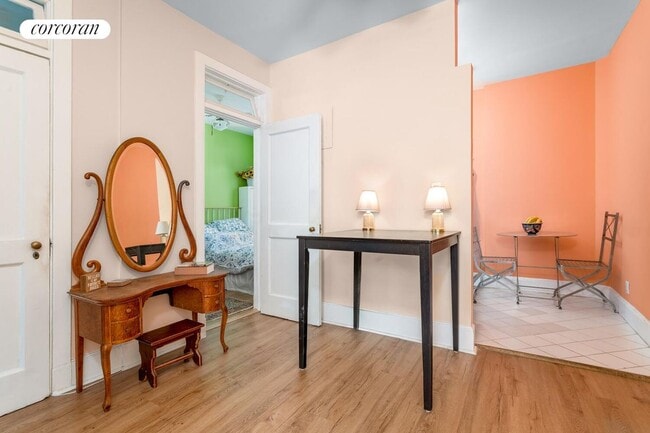 27 Commerce St in New York, NY - Foto de edificio - Building Photo