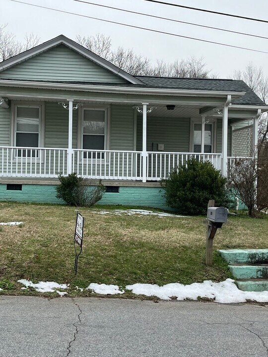 403 Amazon St in Thomasville, NC - Building Photo