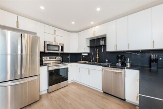 600 Three Islands Boulevard in Hallandale Beach, FL - Building Photo - Building Photo